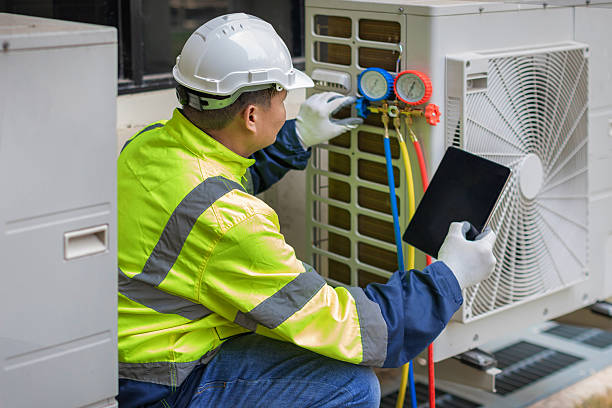 Professional Heat Pump Repair technician working in Maywood, IL